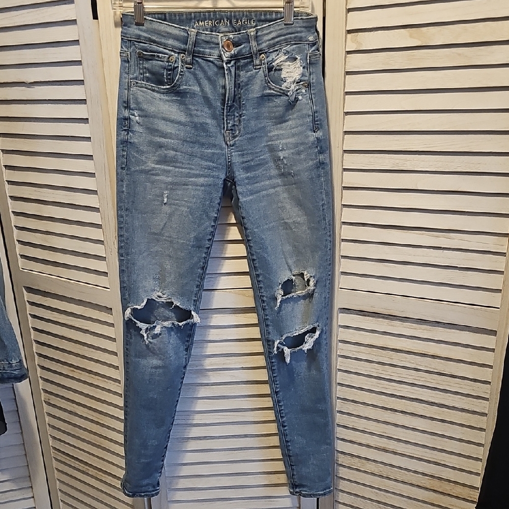 American Eagle Outfitters Women's Light Blue Ripped Skinny Jeans